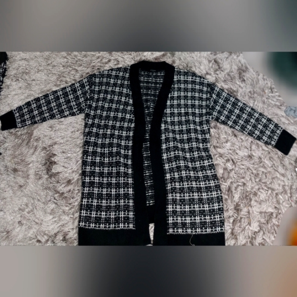 Calligraphie Black and White Thick Cardigan